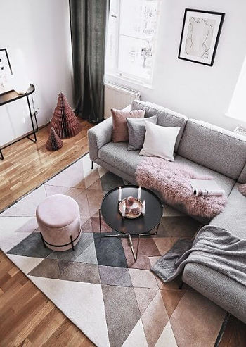 Cores que combinam com cinza: Decoração sofá cinza cinza e rosa na sala