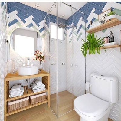 Banheiro pequeno decorado com prateleiras