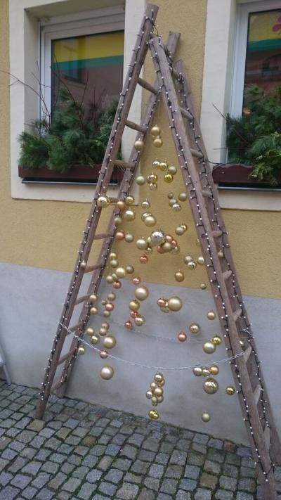 Árvore de Natal com Bolinhas na escada