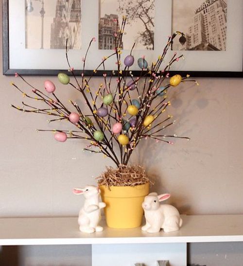 Galhos com ovos para decoração de Páscoa simples