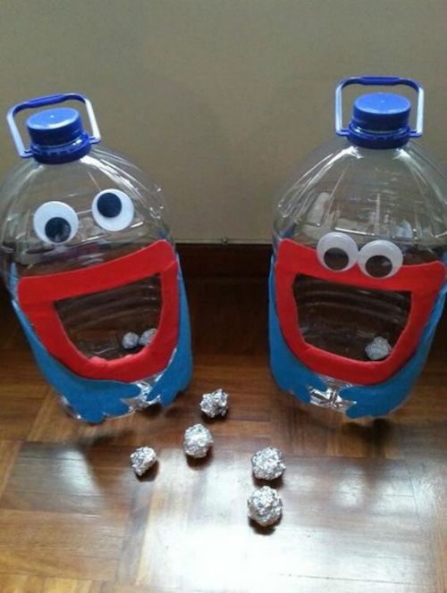 Brincadeira dentro de casa para crianças com garrafa reciclada