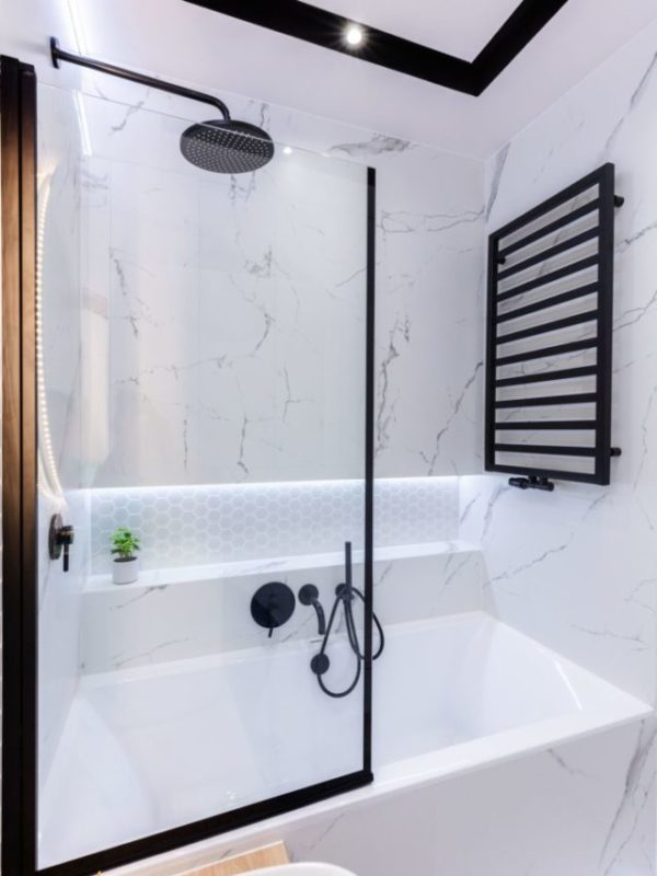 Banheiros com banheira na decoração