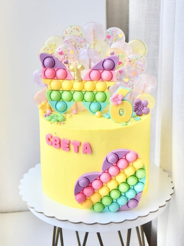 Bolo de festa pop it
