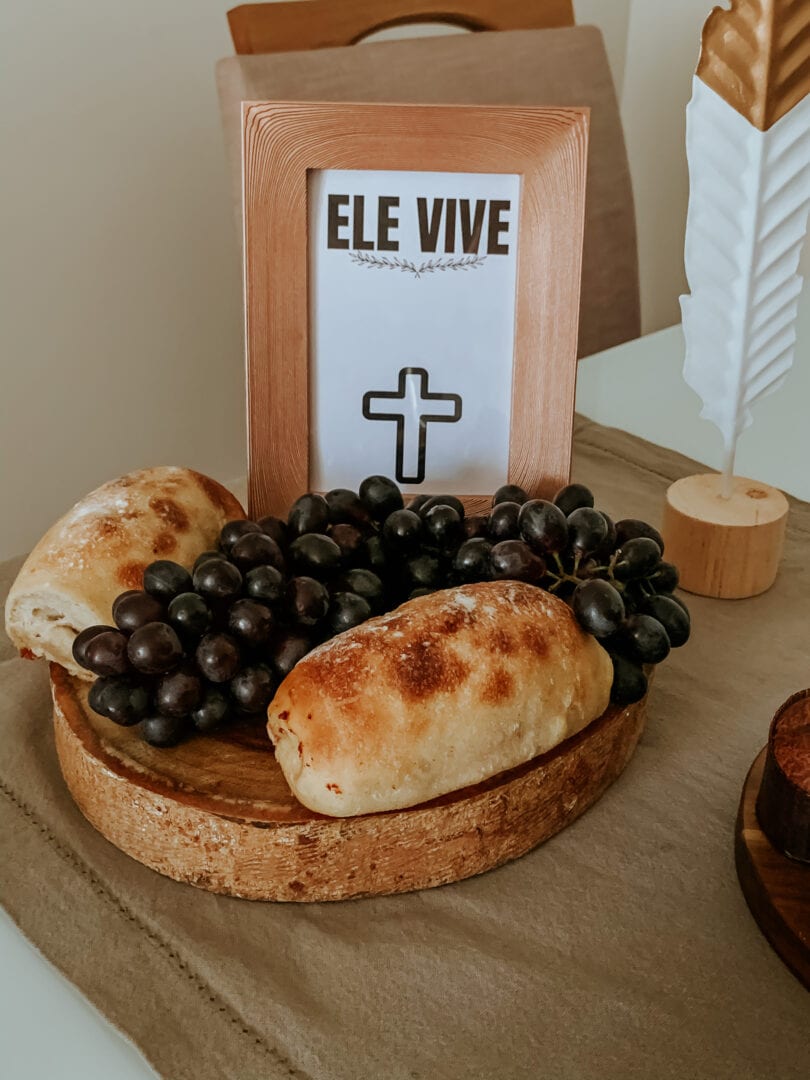 Mesa com Decoração Páscoa Cristã