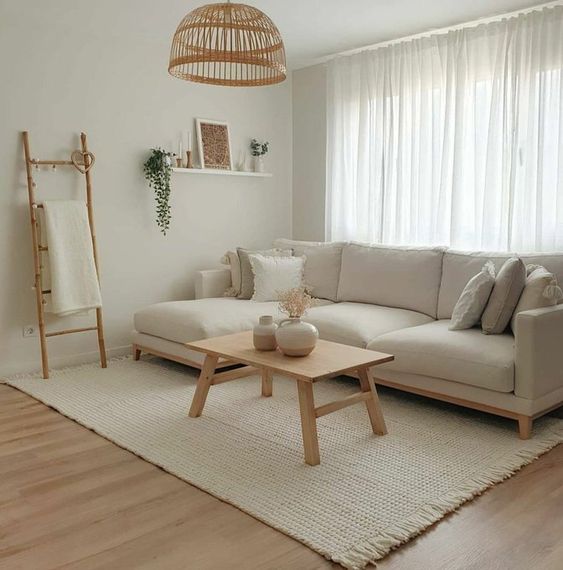 sala com decoração minimalista bege