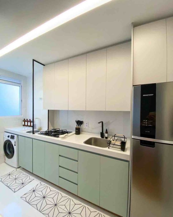 Cozinha verde de branca minimalista