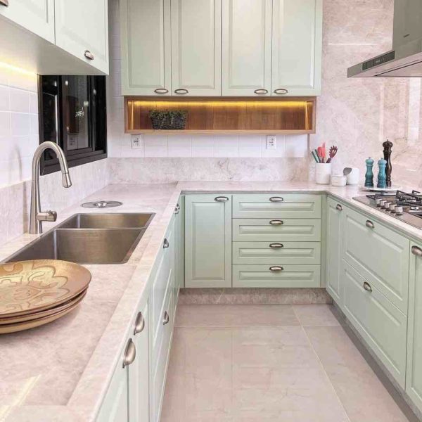 Cozinha Verde: + 25 ideias incríveis para decorar a casa Cozinha planejada U com armário verde