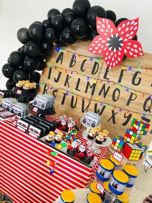 decoração mesa de festa stranger things